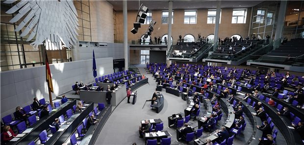 So soll der Bundestag bei Corona-Maßnahmen wieder mehr mitreden Der Bundestag soll der zentrale Ort sein, an dem über Reichweite und Dauer von Einschränkungen im Zuge der Corona-Pandemie entschieden wird. Das geht aus der neuesten Version des Dritten Bevölkerungsschutzgesetzes hervor.