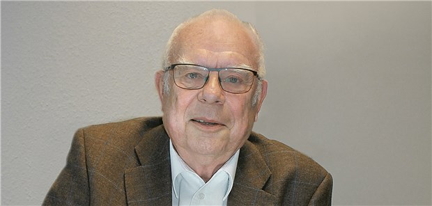 800 Ärzte-Zulassungen in einer Sitzung! Der Chirurg Dr. Klaus Grabow, kurz vor seinem 80. Geburtstag am 11. November.