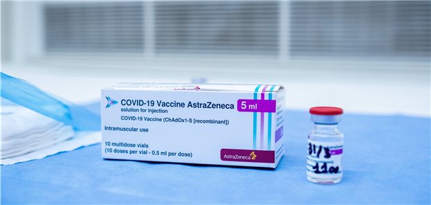 Zweite Dosis AstraZeneca-Impfstoff: Wohl keine erhöhte TTS-Inzidenz Der Corona-Impfstoff Vaxzevria, hier noch unter dem alten Namen zu sehen, war Anfang des Jahres wegen möglicher Komplikationen in die Schlagzeilen geraten.