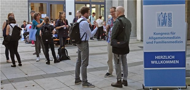 Der DEGAM-Kongress in Berlin ist eine Gelegenheit zum Austausch. Auch Arbeitsgruppen tagen beim Kongress.

