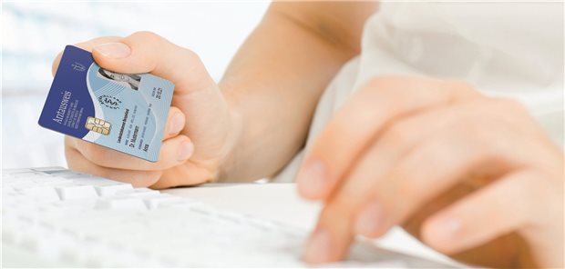 Der E-Arztausweis ist in der Klinik noch nicht so weit verbreitet – aber laut DKG an den relevanten Stellen verfügbar.