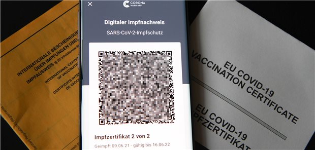 Mehr als 32 Millionen digitale Corona-Impfnachweise Der EU-weit vereinbarte digitale Nachweis ist eine freiwillige Ergänzung zum weiter gültigen gelben Impfheft aus Papier.