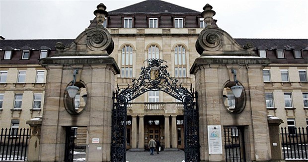 Mannheimer Uniklinikum will jetzt nachschulen Der Eingang der Uniklinik Mannheim.