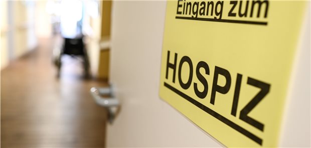 Pandemie wird Hospizversorgung verändern Der Eingang zum Hospiz blieb vielen Angehörigen in der Hochzeit der Pandemie verwehrt. (Symbolbild)