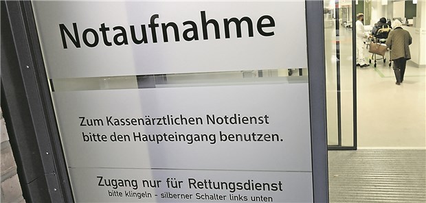 Der Eingang zur Notaufnahme des Klinikums Siloah in Hannover. Zum Notdienst der KV wird gleich der Weg gewiesen.