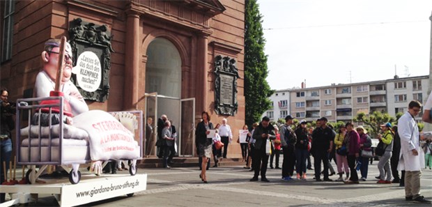 Tag eins in der Nachlese Der Eingang zur Paulskirche in Frankfurt/Main, wo die Eröffnungsveranstaltung des 118. Deutschen Ärztetags stattfindet.