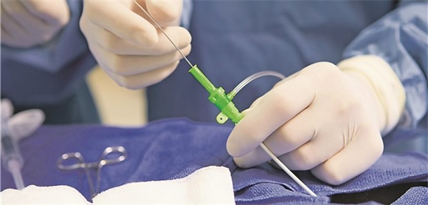 Der Einsatz von Nitroglyzerin bei einer Herzkatheteruntersuchung ist nicht unproblematisch.