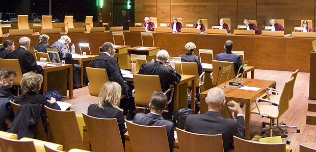 EU-Generalanwalt senkt den Daumen Der Europäische Gerichtshof urteilt demnächst, ob sich die hessische Berufsordnung mit Gemeinschaftsrecht verträgt.