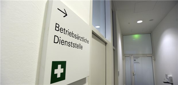 Der Expertenrat „Gesundheit und Resilienz“ betont in seiner Stellungnahme die vielfältigen Handlungsmöglichkeiten von Arbeitgebern, um Krankenstände in der Belegschaft zu beeinflussen.