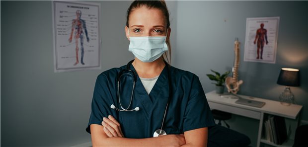 Der Frust unter den MFA steigt: Neben der Versorgung von Akutpatienten und chronisch kranken Menschen werden auch im dritten Pandemiejahr über 90 Prozent der COVID-Patienten in den Praxen versorgt. Für diese Leistung wünschen sich MFA mehr Anerkennung.