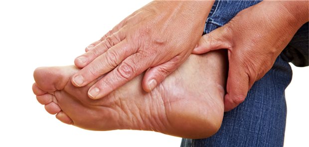 Der Fuß schmerzt. Bei einem Patienten von Dr. Peter Krapf fand sich die Ursache dafür kranial. (Symbolbild)
