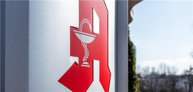 Der GKV-Spitzenverband hat beim Sozialgericht Berlin-Brandenburg Klage gegen den Schiedsspruch zu pharmazeutischen Dienstleistungen eingereicht.
