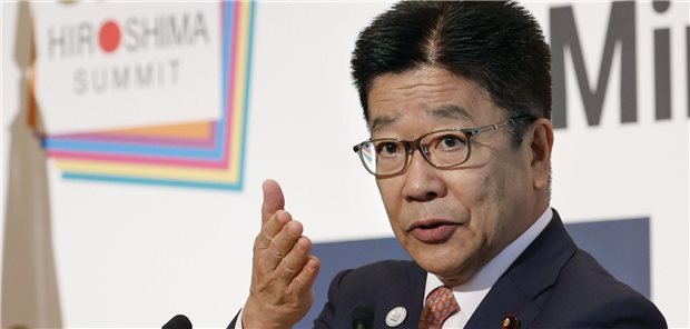 Der Gastgeber des G7-Gesundheitsgipfels in Nagasaki: Japans Gesundheitsminister Katsunobu Kato bei einer Vorab-Pressekonferenz.