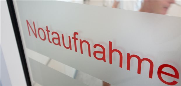 Der Gemeinsame Bundesausschuss hat Kriterien für ein gestuftes System der Notfallstrukturen in Krankenhäusern definiert. Das Bundessozialgericht hat eine einzelne Regelung dazu verworfen. Gesetzgeberischer Nachbesserungsbedarf erwächst daraus nicht, meint BMG-Staatssekretär Tino Sorge.