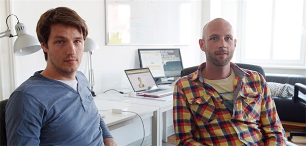 Das Geschäft mit den Spenden Der Geschäftsführer des Startups "Elefunds", Tim Wellmanns (r) und der technische Leiter des Startups, Christian Peters.