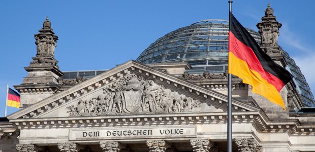 Festgefrorene Preise und zwei Erstattungsbeträge Der Gesetzgeber hat den Herstellern die Krallen gezeigt. Das Preismoratorium ist verlängert worden.