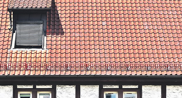 Neue Dämmpflicht gilt für alte Dächer Der Gesetzgeber schreibt zum Jahresende die Dämmung von Dächern bei Häusern vor, die vor 2001 errichtet wurden.