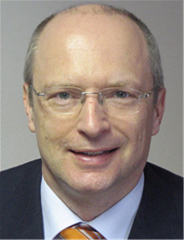 'Das Gesundheitssystem der Schweiz braucht Ausländer' Der Gesundheitsökonom Professor Volker Ulrich lehrt Volkswirtschaft - insbesondere Finanzwissenschaft - an der Universität Bayreuth. Als Schweizer Staatsbürger ist er auch Kenner des dortigen Gesundheitssystems.