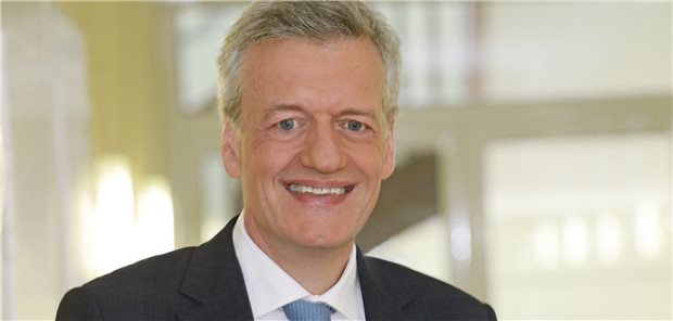Gesundheitsweiser Gerlach kritisiert schlechte Daten und Entscheidungen im Blindflug Der Gesundheitsweise Professor Ferdinand Gerlach fordert, die Erfahrungen im Gesundheitssystem beim Umgang mit der Pandemie systematisch auszuwerten, um daraus zu lernen.