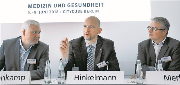 Kliniken müssen Ärzten mehr bieten als nur Geld Der Grad der Digitalisierung kann Kliniken als Arbeitgeber attraktiver machen, sagt Dr. Jürgen Hinkelmann (Mitte) von der Uniklinik Frankfurt.