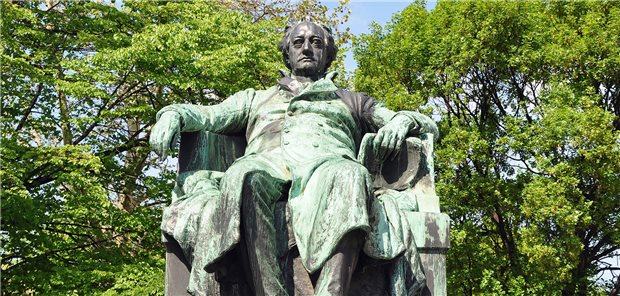 Goethes Blatterrose: Neun kritische Tage und Nächte Der Grünspan an Goethes Denkmal in Wien ist nicht annähernd so gefährlich wie dessen tatsächliches Gesichtserysipel, das ihn seinerzeit beinahe das Leben gekostet hat.
