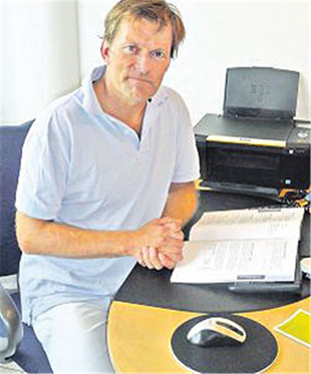 Dr. Walters Rollenwechsel Der HNO-Arzt Dr. Uso Walter schlüpft bei seinen Vorträgen in der Klinik aus dem Arztkittel in Alltagskleidung.