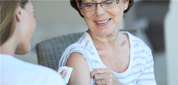 Der Herpes-zoster-Totimpfstoff wird in einer zweimaligen Impfung im Abstand von 2-6 Monaten verabreicht.