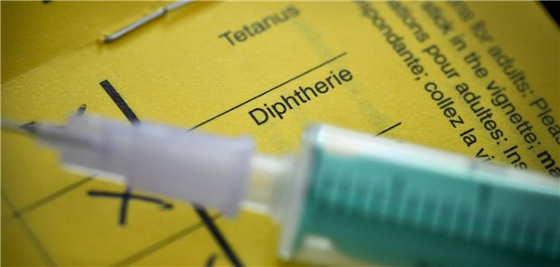 „Ärzte ohne Grenzen“: Nigeria braucht nach Diphtherie-Ausbruch internationale Unterstützung Spritze vor Impfpass
