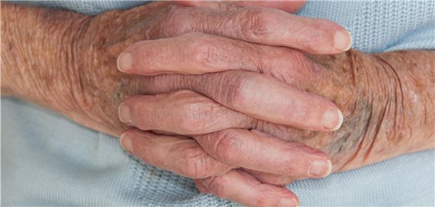 Verwechslung in Klinik mit fatalen Folgen Der Irrtum klärte sich erst auf, als Iva F. nach ihrer Genesung in das Altenheim der gestorbenen Patientin gebracht wurde und sie dort niemand kannte.