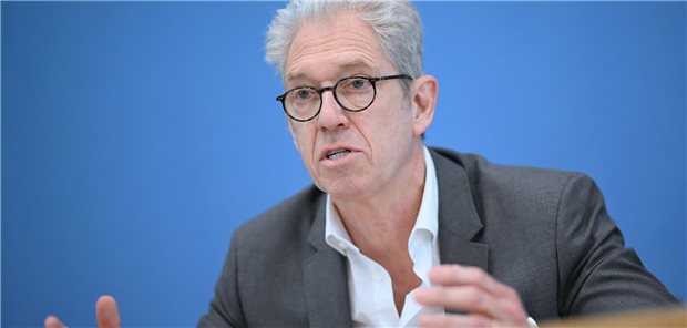 Andreas Gassen, Vorstandsvorsitzender der Kassenärztlichen Bundesvereinigung (KBV), spricht bei einer Pressekonferenz.