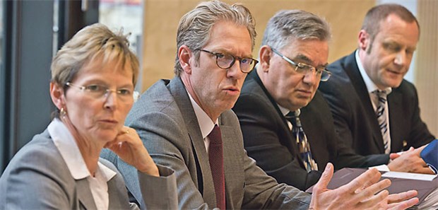 Parität abgelehnt! Der KBV-Vorstand, hier im Februar 2014. Am Freitag hat sich die Vertreterversammlung erneut dagegen ausgesprochen, dass künftig über Haus- und Facharztthemen paritätisch abgestimmt wird.