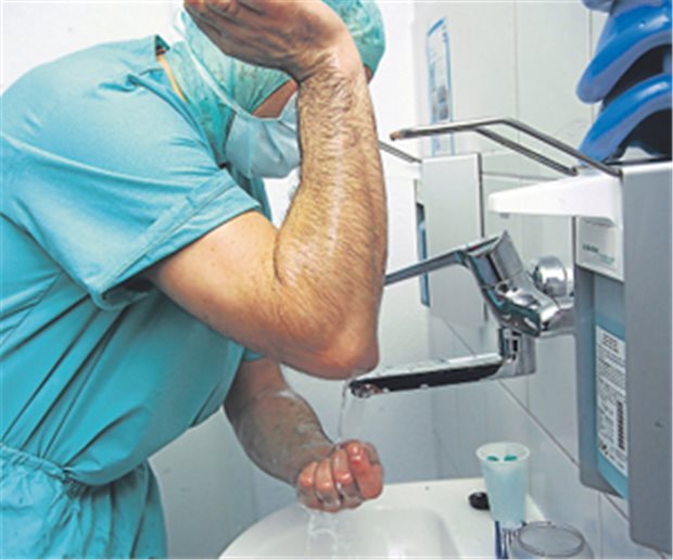 Opposition fordert strengere Hygiene-Regeln Der Kampf gegen die Keime beginnt am Wasserhahn.