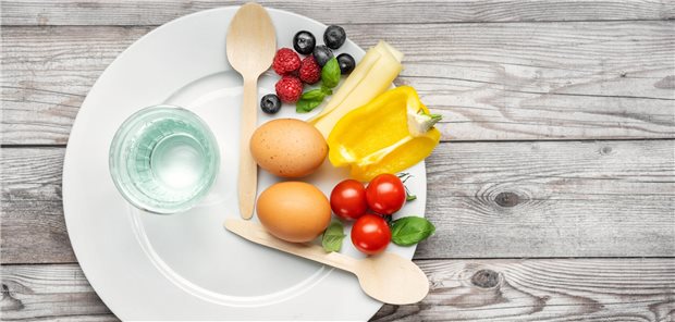 Der Kardiologe Pietro Paolo Tamborrino und seine Mitarbeiterinnen und Mitarbeiter resümieren, dass die höhere Zufriedenheit der Patienten mit kürzerer Nahrungskarenz bei gleichzeitig unverminderter Sicherheit den Nutzen, das Sechs-Stunden-Fasten-Protokoll noch einmal zu überdenken, unterstreicht.