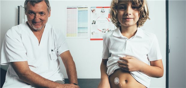 Der Katheter für die Insulinpumpe sitzt: Die Technik wird besonders oft bei Kindern eingesetzt (Symbolbild).
