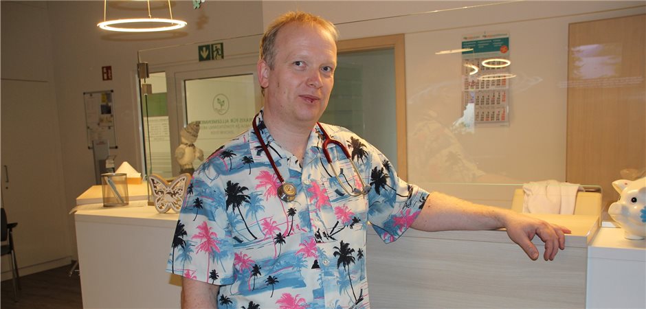 Dresscode in der Arztpraxis Der Arzt mit dem Hawaiihemd