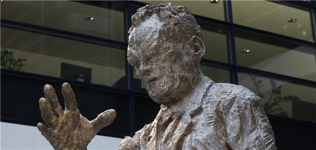 Der Kreis der 19 Spitzenvertreter tagt auch im Berliner Willy-Brandt-Haus, um den schwarz-roten Koalitionsvertrag zu beschließen.