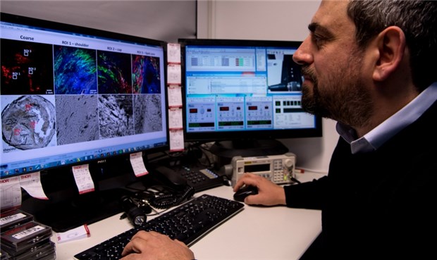 Unsichtbares sichtbar machen mit Laser und Ultraschall Der Leiter des Instituts für Biologische und Medizinische Bildgebung am Helmholtz Zentrum München: Vasilis Ntziachristos.