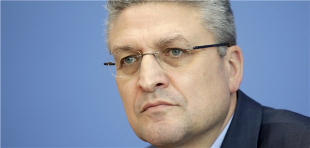 RKI-Chef Wieler spricht von falschen Behauptungen Der Leiter des Robert Koch-Instituts Professor Lothar Wieler zeigte sich am Freitag verärgert über die aus seiner Sicht falsche Wiedergabe von Empfehlungen des RKI.