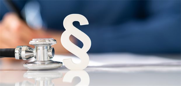 Der Leitfaden soll alltägliche Diskriminierungssituationen und mögliche Handlungsoptionen aus rechtlicher Sicht nachvollziehbar machen.