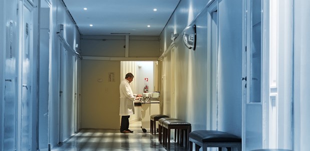RWI-Präsident regt Klinik-Abwrackprämie an Der Letzte macht das Licht aus: Viele Kliniken stehen vor finanziellen Nöten. Nun bringt ein Wirtschaftsweiser den Vorschlag einer Abwrackprämie.
