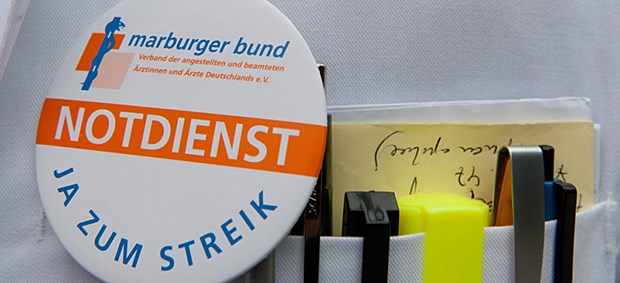 Pläne für ein Gewerkschafts- Monopol wanken Der Marburger Bund darf weiter hoffen: Die Beratungen zur Beschränkungen von "Spartengewerkschaften" wurden erst einmal vertagt.