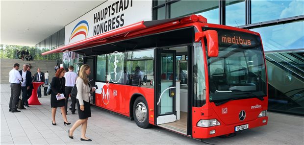 Der Medibus der Deutschen Bahn 2016 zu Gast beim Hauptstadtkongress.