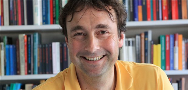 Welches Kriterium bei einer COVID-19-Triage für Ärzte entscheidend wäre Der Medizinethiker Professor Georg Marckmann erläutert im Podcast, wie die Rechtslage bei einer Triagierung ist.
