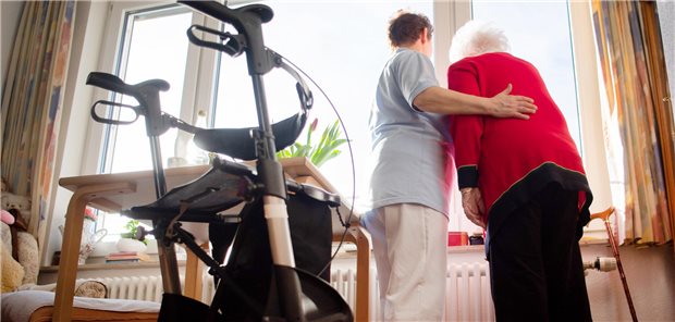 Krankenkassen erwarten Anfang 2025 weiteren Anstieg des Pflegebeitrags Der Medizinische Dienst der Krankenkassen (MDK) erwartet einen weiteren deutlichen Anstieg der Pflegefälle wegen der Zunahme von Demenzerkrankungen.