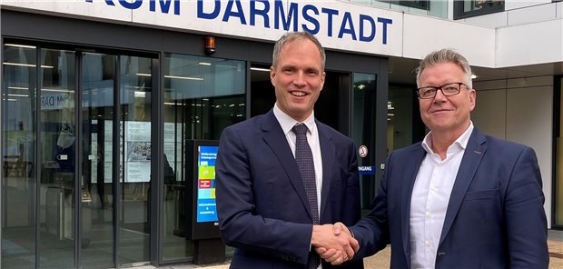 Philip Wenzel übernimmt Kardiologie am Klinikum Darmstadt Der Medizinische Geschäftsführer Dr. Jörg Noetzel (rechts) begrüßt Professor Philip Wenzel in Darmstadt.