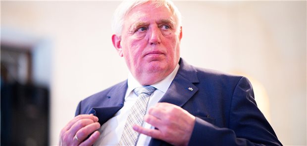 Der Minister für Arbeit, Gesund und Soziales Karl-Josef Laumann (CDU) sorgt sich um die Datensicherheit und die Praktikabilität des ePA-Einsatzes und hofft auf einen positiven Verlauf der Tests in den drei Modellregionen. (Archivbild)