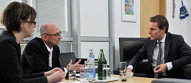 "Bei der PKV gibt es Änderungbedarf" Der Minister im Gespräch - mit Hauptstadtkorrespondentin Sunna Gieseke und Chefredakteur Wolfgang van den Bergh.