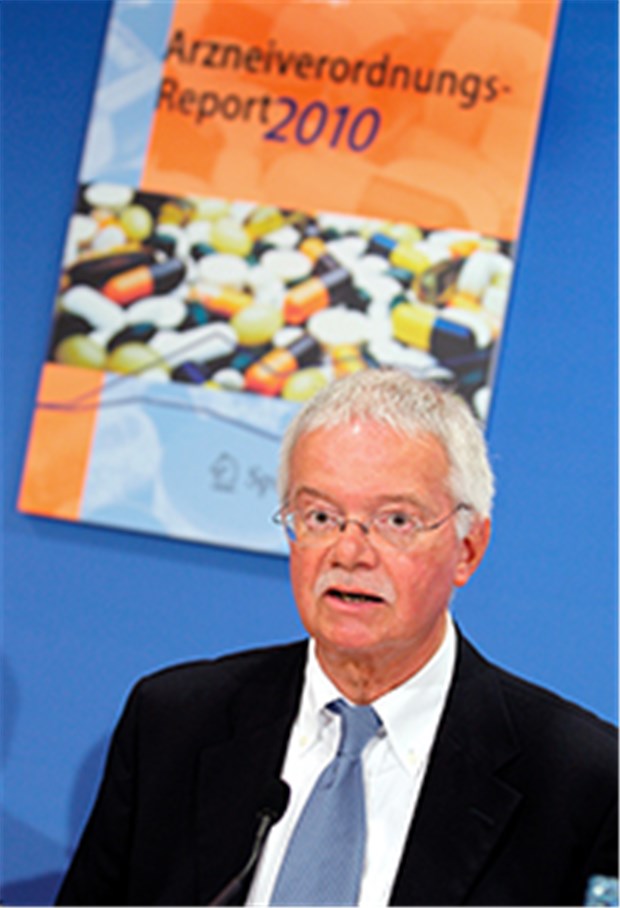 Arzneireport rühmt schwedisches Preiswunder Der Mitherausgeber des Arzneiverordnungs-Reports 2010, Professor Dieter Paffrath, während der Pressekonferenz in Berlin. Das Werk ist bei Springer Medizin erschienen.