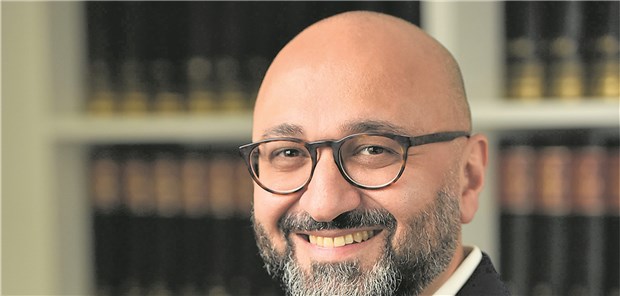 Der Neurochirurg Dr. Pedram Emami will für das Amt des Präsidenten der Ärztekammer Hamburg kandidieren.