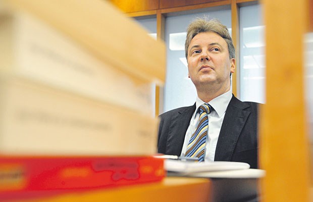 Gerichtshof: Kein Patent auf humane Embryonen Der Neuropathologe Professor Oliver Brüstle, hier im Jahr 2009 bei der Verhandlung vor dem Bundesgerichtshof, ist vor dem EuGH unterlegen.